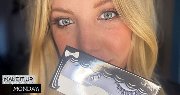 How to apply fake lashes