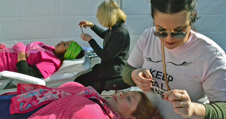 Race For The Cure LA - Glad Lash busy at work