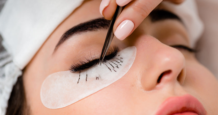 Learn how to apply eyelash extensions