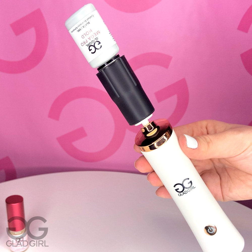 LAsh artist mixing glue using GladGirl Adhesive Mixer