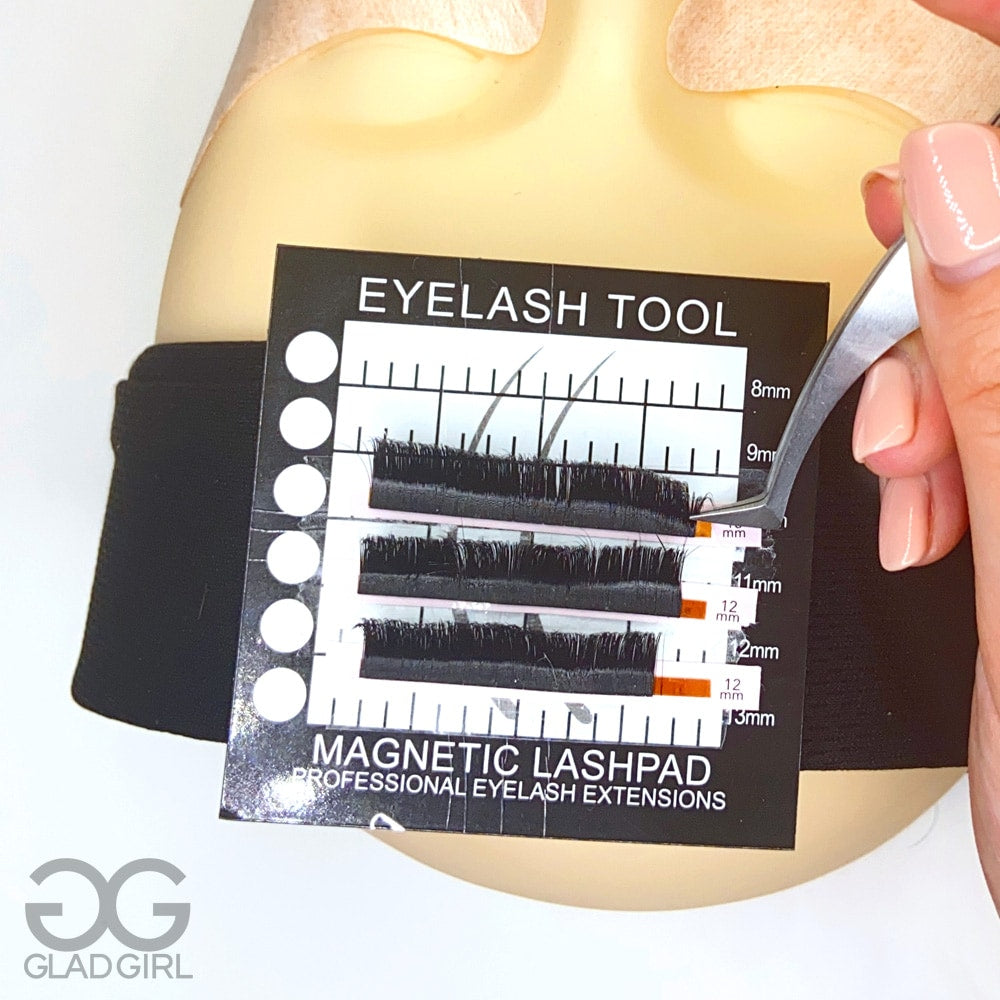 Lash artist using Magnetic Headband Lash Palette